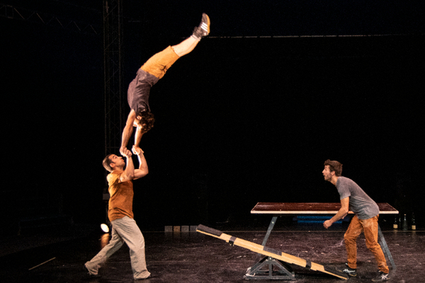 Dom. 12 oct. Acrobacias. Circ Pistolet