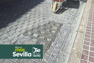 La calle Utrera luce renovada gracias a la mejora en el adoquinado de la calzada