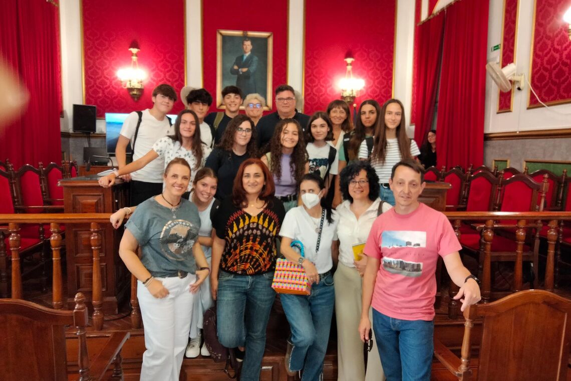 Encuentro Educativo sobre Drogas en el Ayuntamiento: Alumnos de 4º de ESO Presentan Proyectos de Ocio Saludable